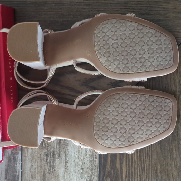 Kelly and Katie Lt Peach Microsuede Heels, 9M - Picture 3 of 4